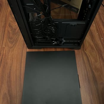 Kolay Gelsin Kargo'nun Dikkatsiz Teslimatı: Bilgisayar Kasasında Göçük