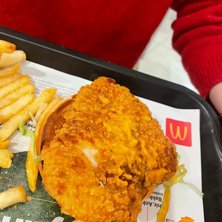 Akasya McDonald's Şubesinde Spicy McCrispy Menü Kalitesiz Ve Pahalı
