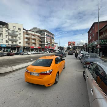 Plansız Kaldırım Düzenlemesi Trafiği Ve Yaya Geçişini Zorlaştırıyor