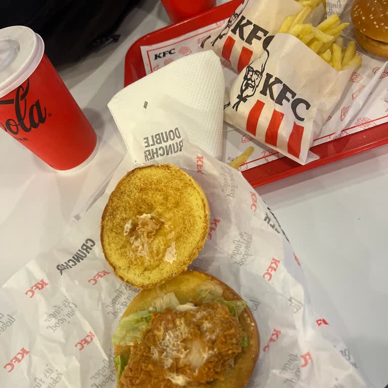 KFC Şişli Şubesi Açılışta Soğuk, Küçük Ve Lezzetsiz Zinger Menüsü