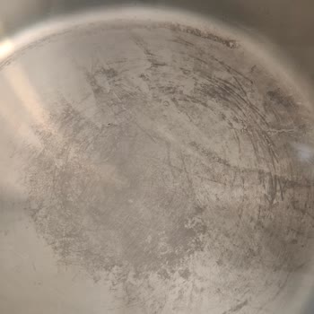 Karaca Tencerede Yanık Olmamasına Rağmen Asla Çıkmayan Lekeler Oluştu