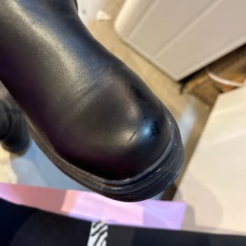 Çizme Hızlı Deforme Ve Mağaza İlgi Eksikliği