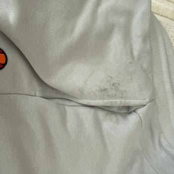 Ellesse Giyim Lekeli Ve Aşırı Büyük Kalıplı Ürün, Eksik Gönderim Ve Yanıltıcı Bilgi