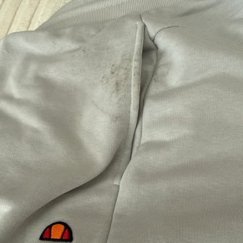 Ellesse Giyim Lekeli Ve Aşırı Büyük Kalıplı Ürün, Eksik Gönderim Ve Yanıltıcı Bilgi