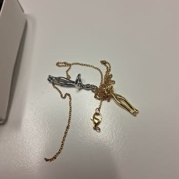 Sarılan Çift Kolye Kullanılamaz Ve Müşteri Hizmetine Ulaşılamıyor