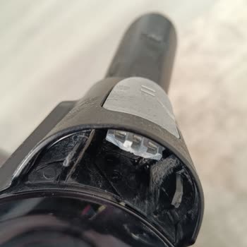 Bosch Süpürge Toz Haznesi Klipsi Kırıldı Ve Parça Ücreti Aşırı Yüksek