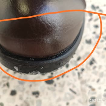 Gön Deri Botunda Bölünmüş Deri Ve Yanıtsız Müşteri Desteği