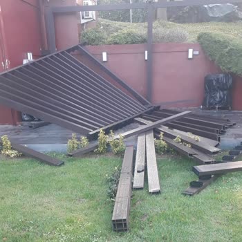 Starwood Kompozit Deck Sistemleri Pergole Hiçbir Ekstrem Hava Durumu Olmadan 2 Ay İçerisinde Çöktü