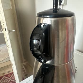 Sinbo Çay Makinesinin Üst Demlik Kulpu Kırıldı Garanti Çözümü Bekliyor