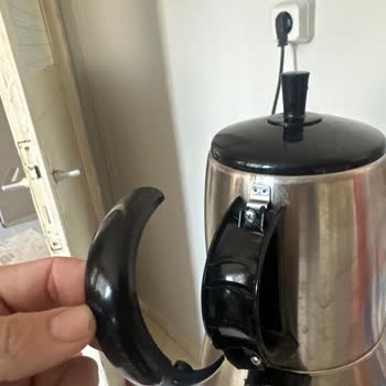 Sinbo Çay Makinesinin Üst Demlik Kulpu Kırıldı Garanti Çözümü Bekliyor