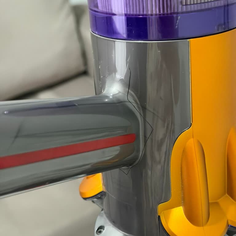 Dyson V12 Süpürgeyi Üç Yılda Çatlak Ve Hava Akışı Tıkanması, 4000 TL Aşırı Tamir Ücreti