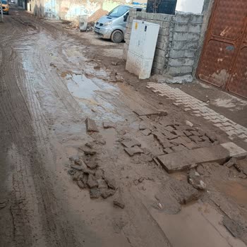 Silopi'de Kazı Sonrası Çamurlu Sokak Çocukların Okul Yolunu Tehlikeye Atıyor