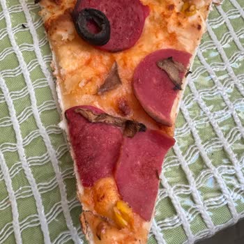 Pasaport Pizza’da Az Malzeme Ve Yanık Taban, Çözüm Yok