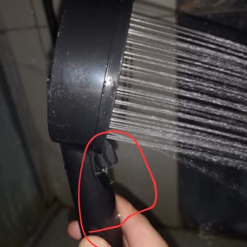 Patlayan Duş Hortumu Ve Sızdıran Duş Başlığı