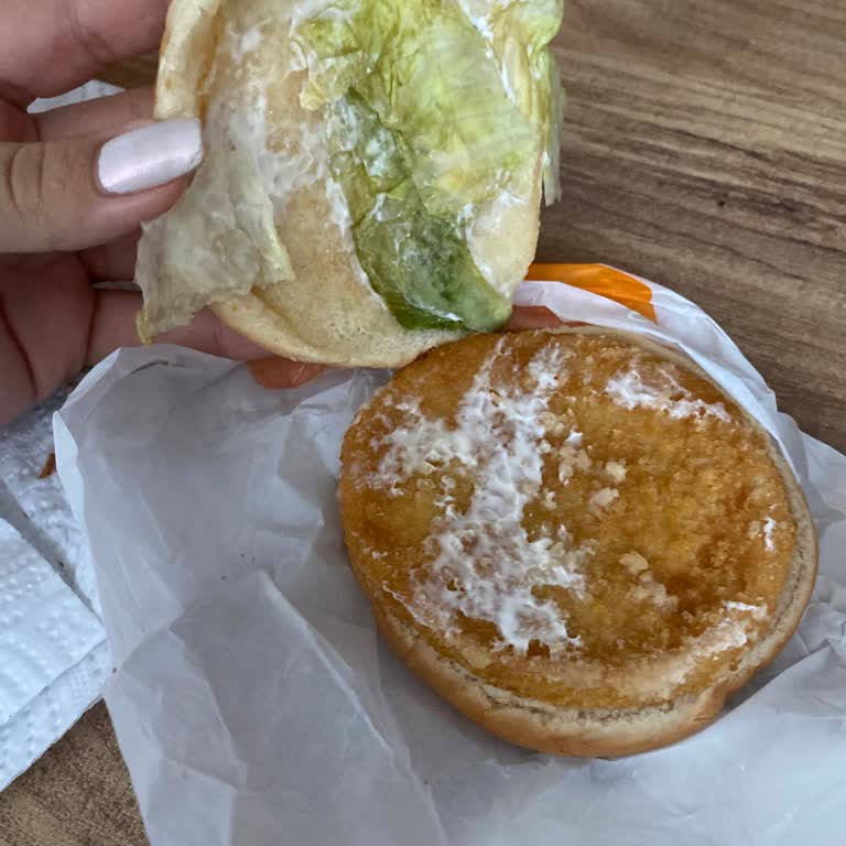 Sipariş Notu Göz Ardı Edildi, Soğuk Ve Soslu Burger Şikayeti