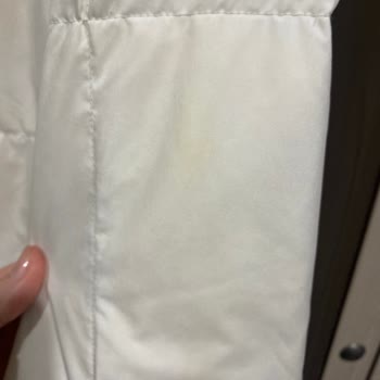 Yağmurda Sararan Tommy Jeans Montu İçin İade Talebi