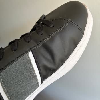 Lacoste Deri Ayakkabısının Bir Gün İçinde Çatlak Ve Büzülme Sorunu