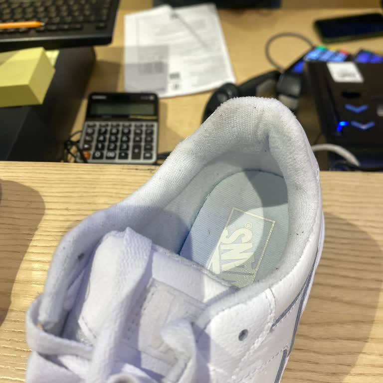 Kirli Ve Kullanılmış Vans Ayakkabı Teslimatı