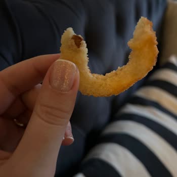 Feast Dondurulmuş Soğan Halkasında Karton Parçası Çıktı Ve Sağlık Endişesi