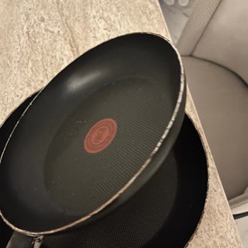 Tefal 3'lü Tava Setinde Yüzey Atması, Hızlı Yanma Ve İade Talebi