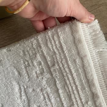 Garanti Yıkama Sözüne Rağmen Halılarda Leke Ve Ücret İadesi