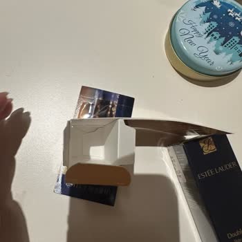 Boş Kutu Gelen Estee Lauder Fondöten Siparişi İçin Ücret İadesi Ve Yeniden Gönderim Talebi