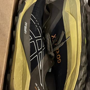 Kısa Kullanımda Delik Açan Asics Ayakkabı İçin Garanti Reddi Ve Ücret İadesi Talebi