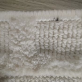 Alt Tabanında Siyah İpler Ve Kenar Sökülmeleri Nedeniyle Halı Garantisi Reddedildi