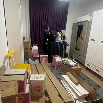 Kırık Parçalarla Gelen Billy Kitaplık Ve Çözüm Sunamayan IKEA Müşteri Hizmeti