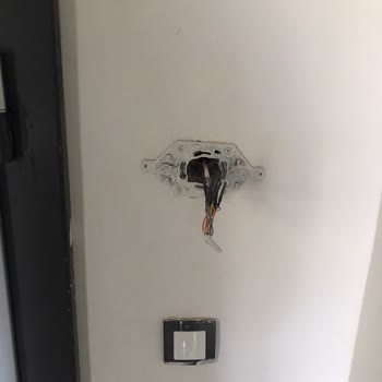 Teslim Edilen Dairede Su Sızdırma Ve Tesisat Eksikleri Giderilmedi