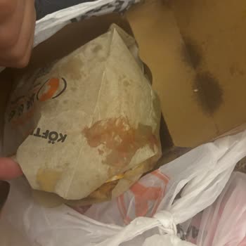 Yemeksepeti'nden Sırılsıklam Ürün, 1,5 Saat Bekleme Ve Yetersiz Kupon, Tam İade Talebi