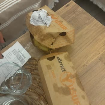 Yemeksepeti'nden Sırılsıklam Ürün, 1,5 Saat Bekleme Ve Yetersiz Kupon, Tam İade Talebi