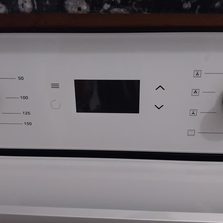 Acil Servis Talebi: Kumtel Ankastre Fırın Kapalı Kalıyor Ve Dijital Ekranı Çıktı