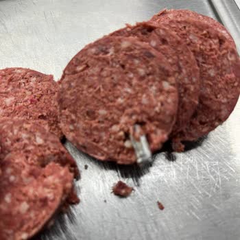 BİM Sucukta Metal Parça Çıktı, Sağlık Açısından Tehlikeli