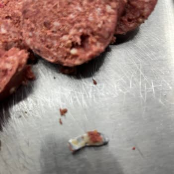 BİM Sucukta Metal Parça Çıktı, Sağlık Açısından Tehlikeli