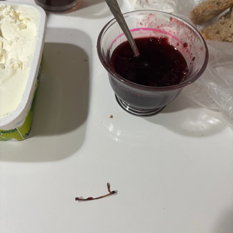 İlkgün Reçelinde Vişne Sapı Bulundu: Hijyen Endişesi