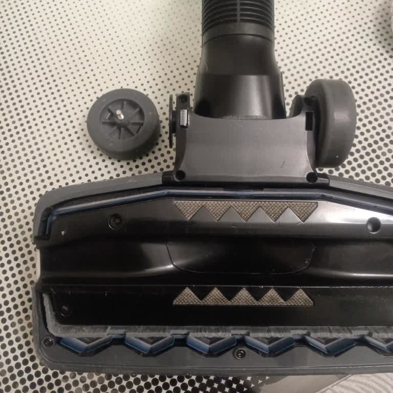 Philips Maraton Süpürge Tekerleği Sürekli Kırılıyor, Servis Çözüm Sunamıyor