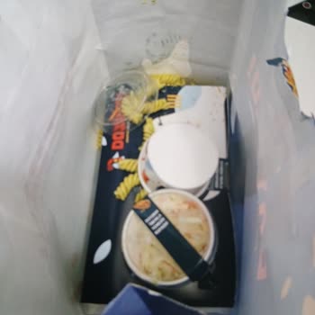 Dökülen Yemek Ve Eksik Limonatalar İçin Tam Ücret İadesi Talebi