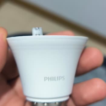 Patlayan LED Ampul Yangın Riski Oluşturdu