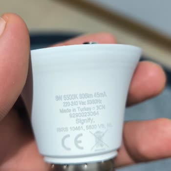 Patlayan LED Ampul Yangın Riski Oluşturdu