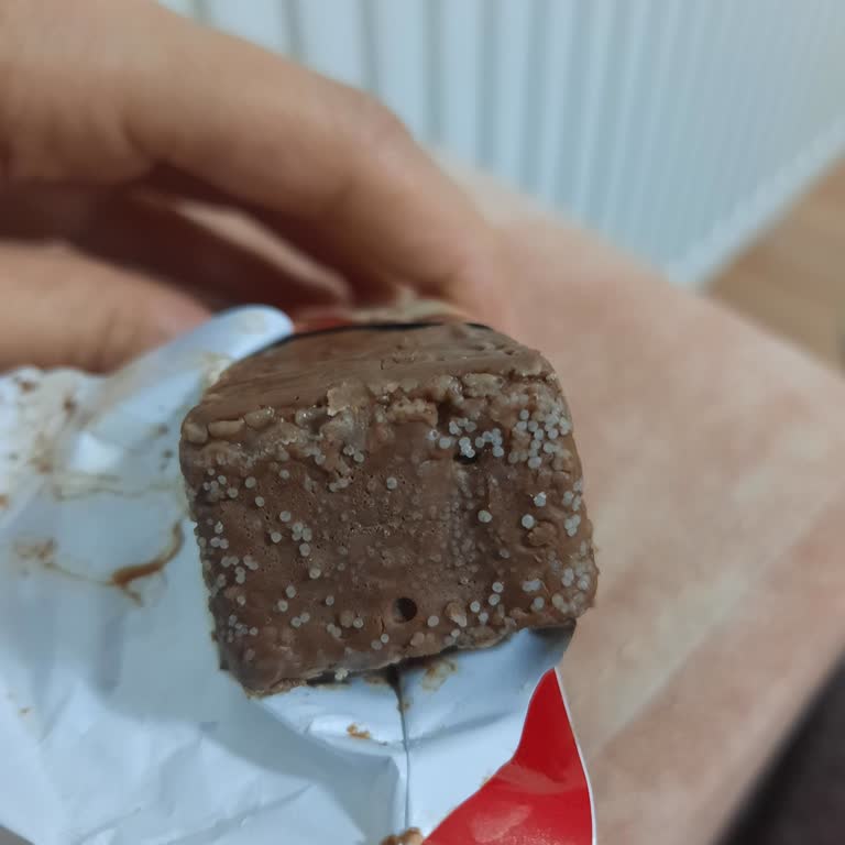 İzmir Karabağlar Şok Market Şubesinde Küflü Çikolata Satışı