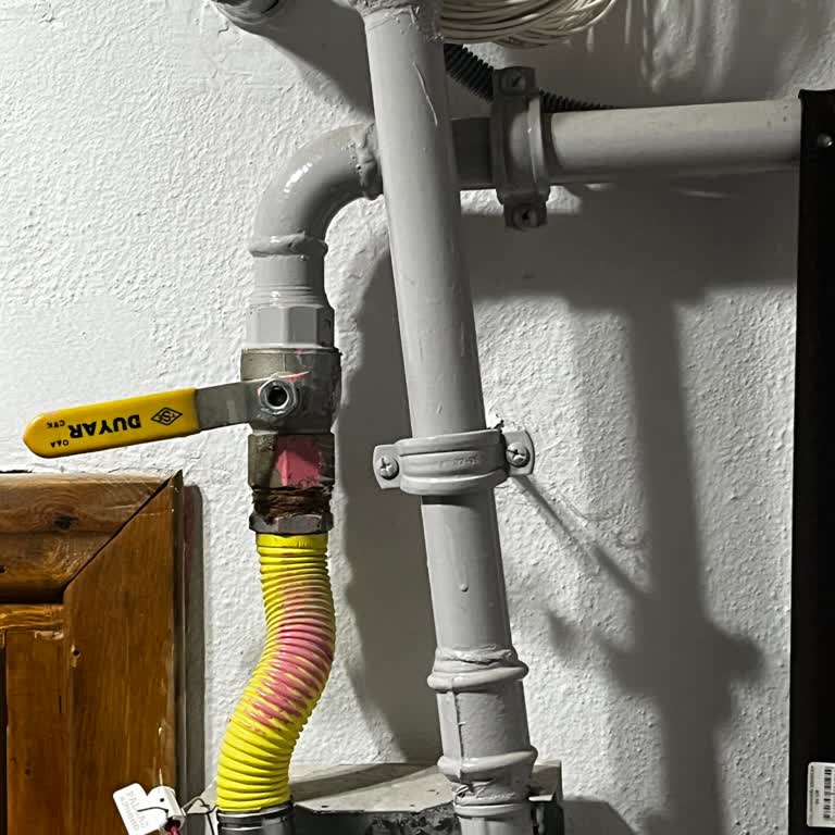 Türk Telekom Fiber Çekimi Sırasında Doğalgaz Borusuna Verilen Zarar Ve Acil Onarım Talebi