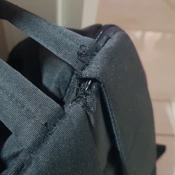 Çanta Tutma Yerinde Yırtılma Ve Ücret İadesi Talebi