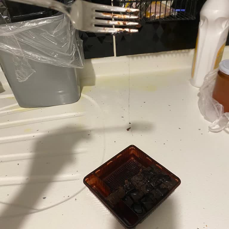 A101'den Alınan Eti Browni Kekte Saç Teli Bulundu