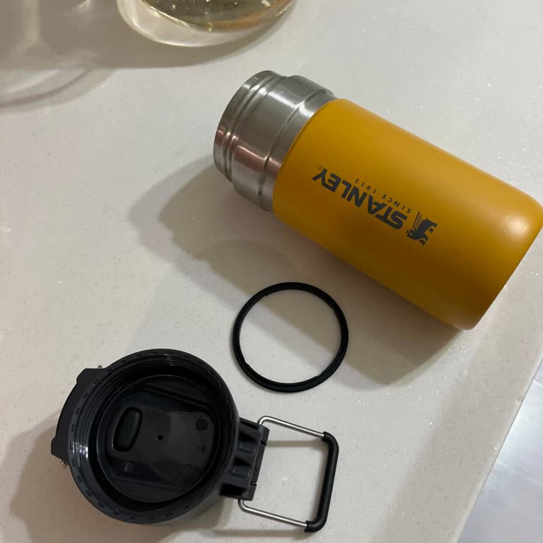 Kapağındaki Lastiği Sürekli Çıkan Stanley Termosu İçin Yaşam Boyu Garanti İhmal Edildi