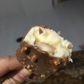 Magnum Mini Badem Altılı Dondurmasında Buzlu Boşluklar Ve Kalite İhlali