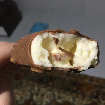 Magnum Mini Badem Altılı Dondurmasında Buzlu Boşluklar Ve Kalite İhlali