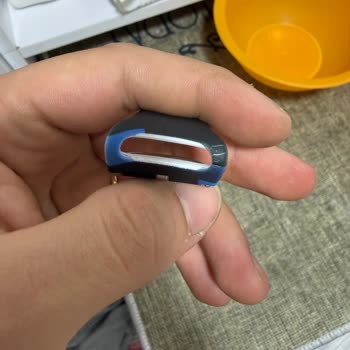 Mersin Pozcu BİM Şubesinde Saat Kordonunun Çabuk Çatlaması Ve Kaplama Soyulması