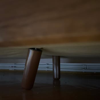 Kelebek Mobilya Loris Koltuk Takımının Plastik Ayakları Dayanıksız Ve Kırılıyor