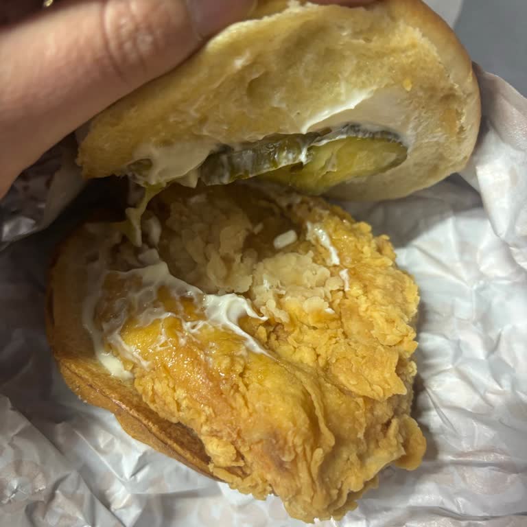 Maxi XL Menüde Turşu Ve Yanlış Sos, Pipet Ve Peçete Eksik